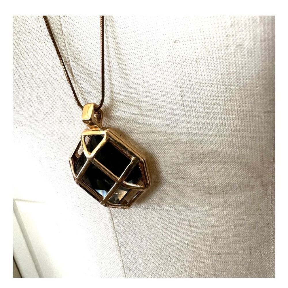 Gold tone pendant necklace with crystal inside - Picture 10 of 11